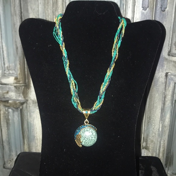 NWT Beautiful turquoise necklace - Picture 1 of 3
